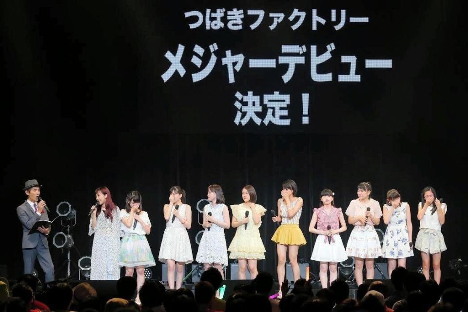 （左から）まこと、清水佐紀、山岸理子、小片リサ、新沼希空、谷本安美、岸本ゆめの、浅倉樹々、小野瑞歩、小野田紗栞、秋山眞緒