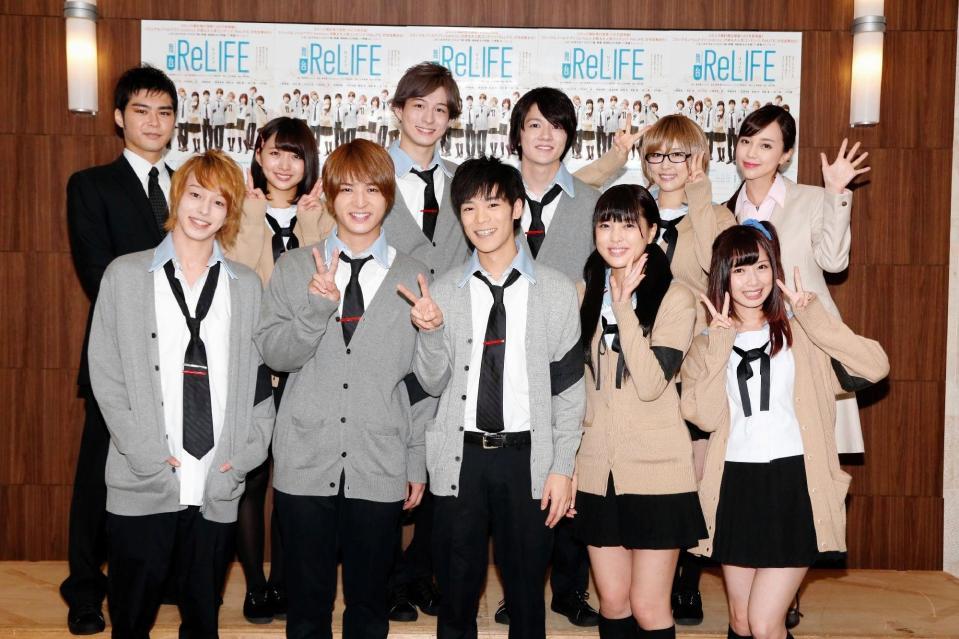 （後列左から）黒川恭佑、渡邉幸愛、瑛、小西成弥、柴小聖、伊藤ゆみ（前列左から）杉江大志、中村優一、小野賢章、荒井萌、高柳明音＝東京・サンシャイン劇場