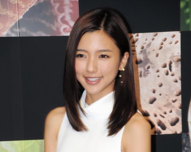 オープニングセレモニーに登場した真野恵里菜＝東京・松屋銀座