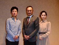 取材会を行った（左から）李相日監督、渡辺謙、宮崎あおい＝大阪市のホテル阪急インターナショナル