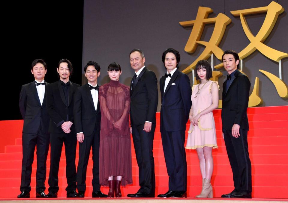 　（左から）李相日監督、綾野剛、妻夫木聡、宮崎あおい、渡辺謙、松山ケンイチ、広瀬すず、森山未來＝東京国際フォーラム