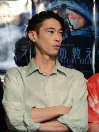 初日前に会見した窪塚洋介＝都内