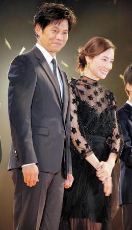 完成披露試写会に出席した織田裕二（左）と吉田羊＝東京国際フォーラム