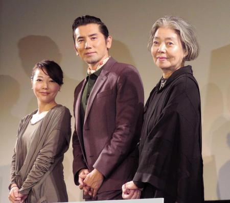　トークショーを行った（左から）西川美和監督、本木雅弘、樹木希林＝東京・渋谷