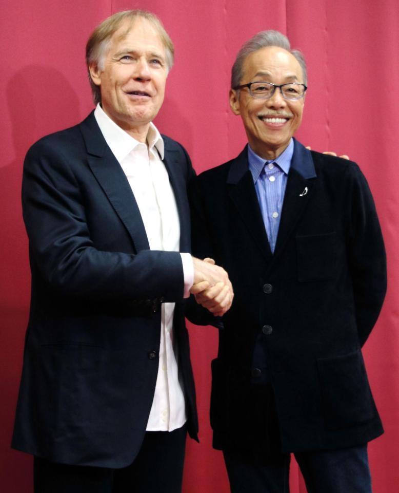 お互いのアルバムでコラボするリチャード・クレイダーマン（左）と谷村新司＝ビクター本社