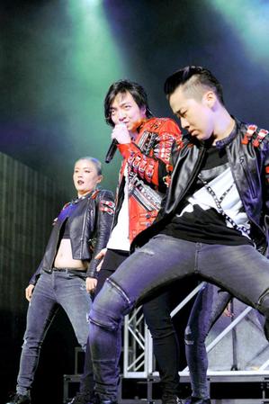 　熱唱する三浦大知＝東京国際フォーラム