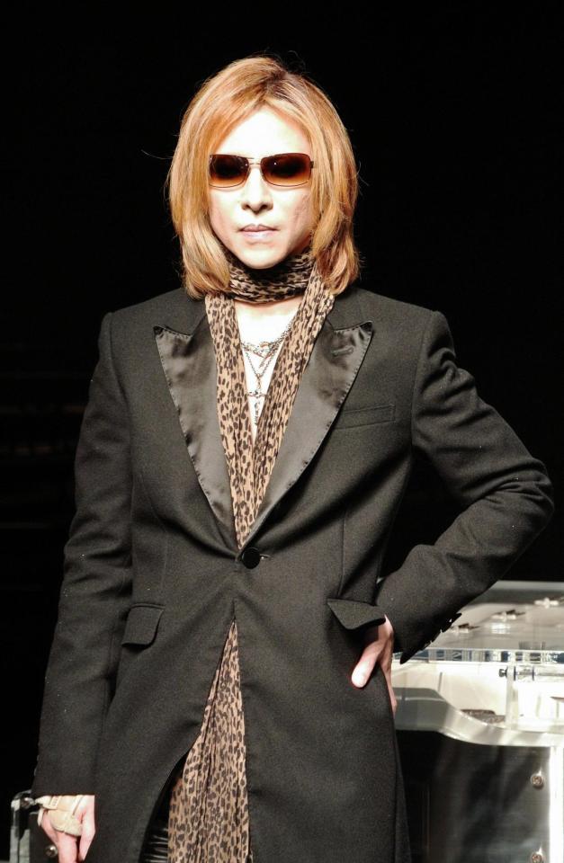 着物ショーで斬新な演出を披露したＹＯＳＨＩＫＩ＝東京・渋谷
