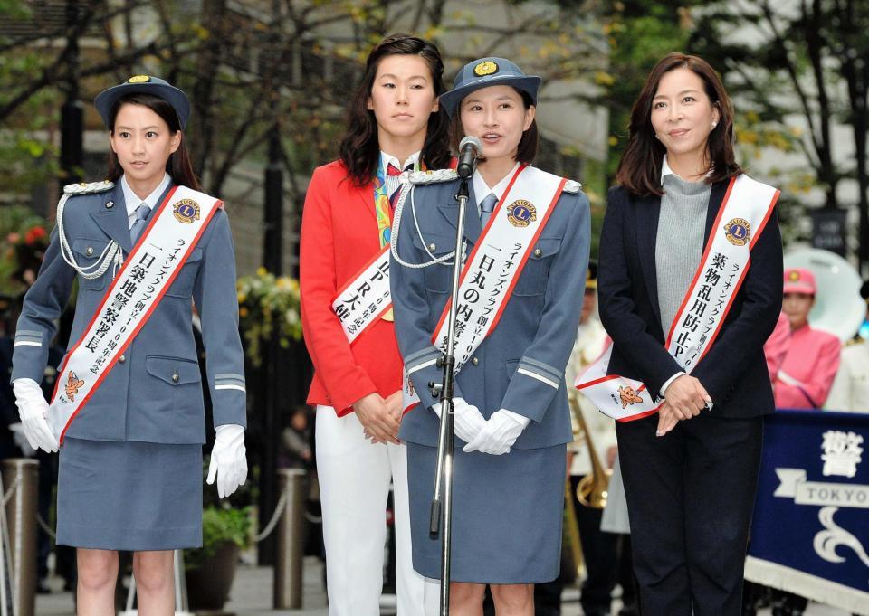 　薬物乱用防止のＰＲ活動に参加した（左から）河北麻友子、競泳の金藤理絵、菊川怜、真矢ミキ＝東京・有楽町（撮影・園田高夫）