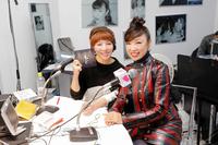 ＳＭＡＰについて語った松任谷由実（右）＝東京・伊勢丹新宿店