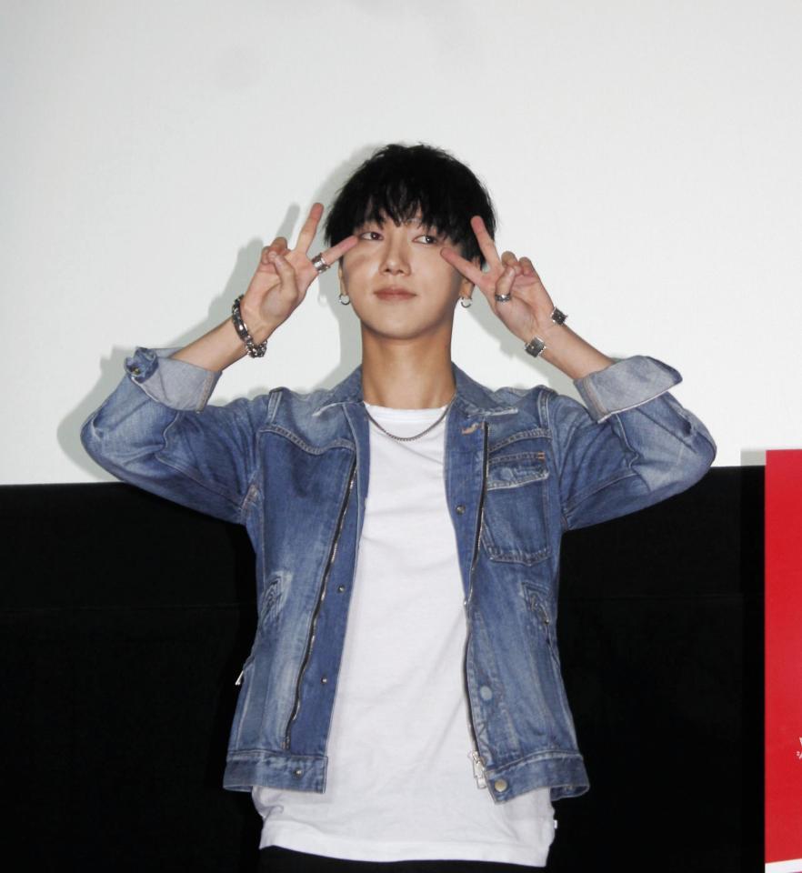 舞台あいさつを行ったＳＵＰＥＲ　ＪＵＮＩＯＲのイェソン＝大阪市内