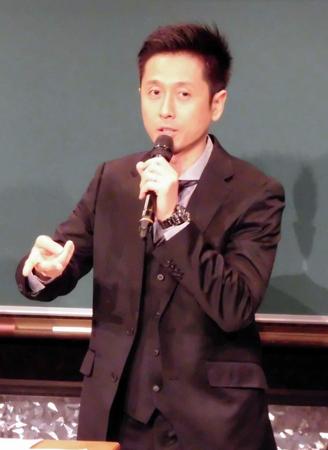 受験生応援イベントで講師役を務めたロザン・宇治原史規＝都内