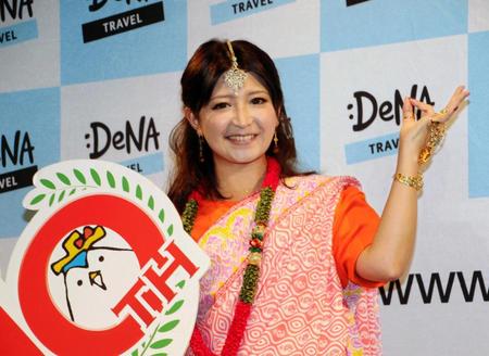　ファンのリクエストにこたえインドの民族衣装で登場した矢口真里＝新宿ＦＡＣＥ