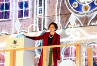 ネスタイルミナの点灯式にゲストで登場したベッキー＝ネスタリゾート神戸