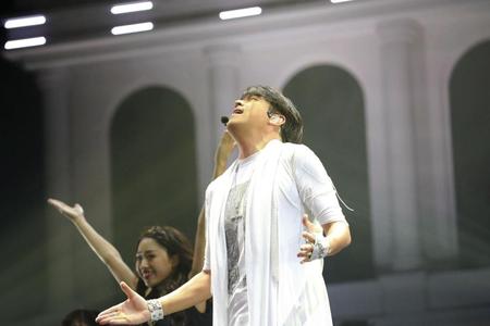 ライブを行ったリュ・シウォン＝日本武道館