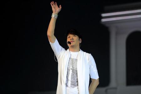 「ＲＹＵ　ＳＩＷＯＮ　ＪＡＰＡＮ　ＬＩＶＥ　２０１６～ＷＩＳＨ～」を行ったリュ・シウォン＝東京・日本武道館