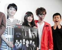 映画「ホラーの天使」の舞台あいさつに登場した（左から）葵わかな、矢倉楓子、御茶ノ水男子のしいはしジャスタウェイとおもしろ佐藤＝東京・神保町花月