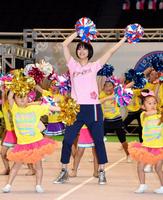 映画「チア☆ダン」スペシャルダンスタイムで踊る広瀬すず＝東京・千駄ヶ谷（撮影・佐々木彰尚）