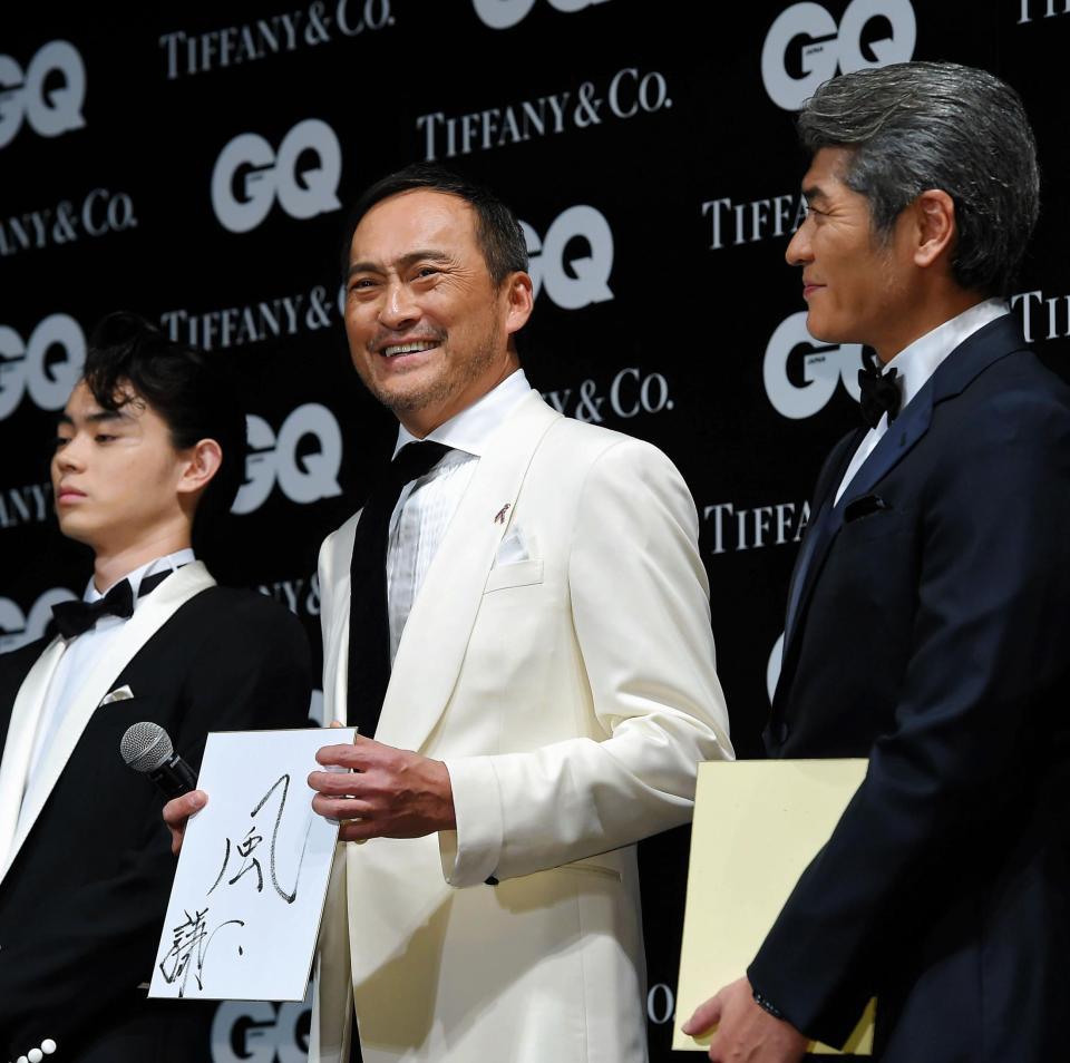 「ＧＱ　ＭＥＮ　ＯＦ　ＴＨＥ　ＹＥＡＲ２０１６」受賞した（左から）菅田将暉、渡辺謙、吉川晃司＝都内