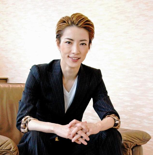 宝塚雪組トップスター・早霧せいな 来年7月退団を発表/芸能