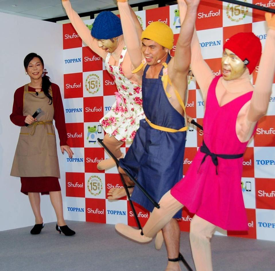 ＳＭＡＰ解散を惜しんだミッツ・マングローブ（左）とベッキーについて語った小島よしお＝東京・赤坂のベクトルラウンジ