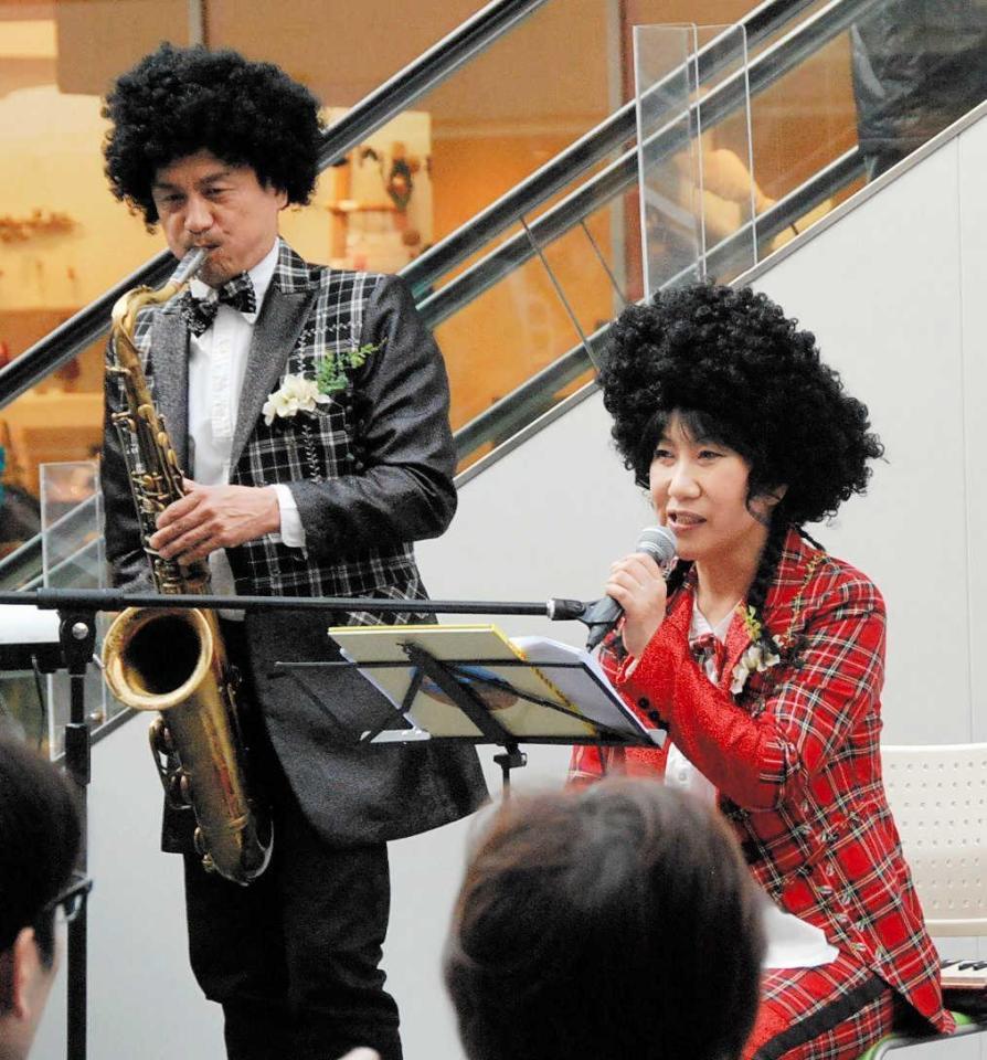 　ピコ太郎との共演を望んだ室井滋＝東京・銀座山野楽器　成城コルティ店