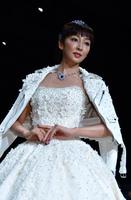 総額約５億円のアクセサリーを身に着けショーを盛り上げた神田うの＝青山スパイラルホール