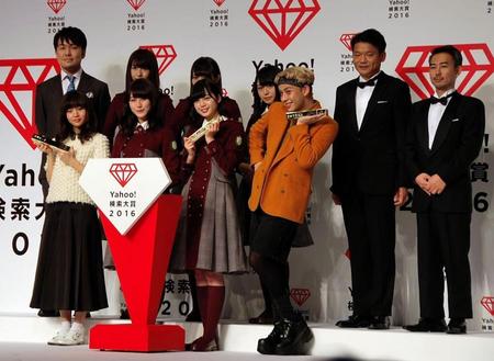 Ｙａｈｏｏ！検索大賞発表会に出席した欅坂４６ら＝東京・虎ノ門ヒルズ