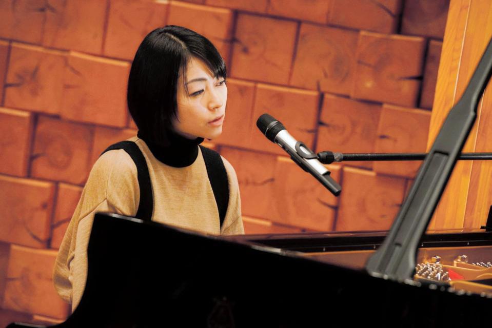 生配信番組「３０代はほどほど。」で生パフォーマンスを披露する宇多田ヒカル（岸田哲平　ＴＥＰＰＥＩ　ＫＩＳＨＩＤＡ）