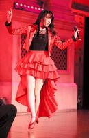 ミニライブをおこなうＪＹ（知英）＝お台場ヴィーナスフォート教会広場（撮影・三好信也）