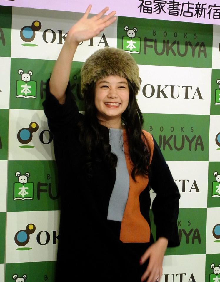 「あだ名付け会」を開いた清水富美加＝東京・福家書店新宿サブナード店