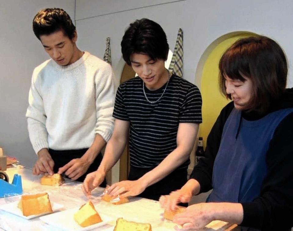 　小林直己（左）と岩田剛典＝番組の一場面より