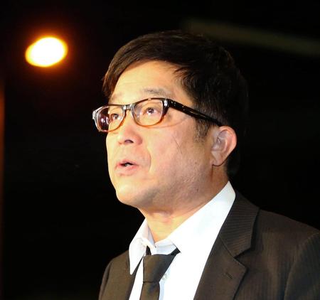 おくやみの言葉を述べるトミーズ健＝新大阪典礼会館（撮影・北村雅宏）