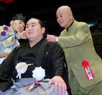 　１０年１０月３日　横綱・朝青龍の断髪式に出席