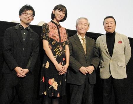 舞台あいさつした（左から）細川徹監督、杏、小松政夫、石倉三郎＝東京・イオンシネマ板橋