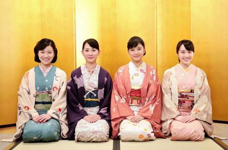 　晴れ着姿を披露した（左から）土村芳、谷村美月、芳根京子、百田夏菜子
