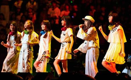 初武道館公演を開催したＬｉｔｔｌｅ　Ｇｌｅｅ　Ｍｏｎｓｔｅｒ（左から）かれん、ＭＡＹＵ、芹奈、ｍａｎａｋａ、麻珠、アサヒ＝日本武道館