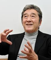 菅原文太さんの思い出を語る松方弘樹さん＝２０１４年撮影