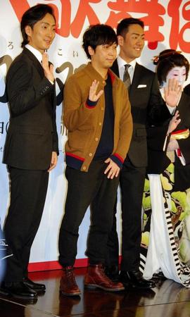 製作発表に出席した（左から）中村七之助、蓬莱竜太氏、中村勘九郎＝マンダリンオリエンタルホテル東京