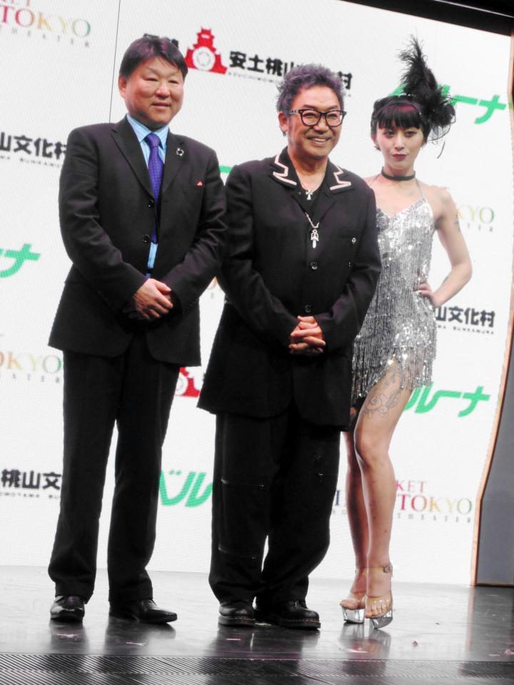 公開オーデションでＭＶＰに輝いたａｃｈａさん（右）とコロッケ（中央）＝東京・麻布十番のＣＲＯＫＥＴ　ＭＩＭＩＣ　ＴＯＫＹＯ