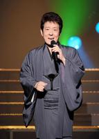 芸能生５５周年記念のシアターコンサートを行った舟木一夫＝東京・新橋演舞場