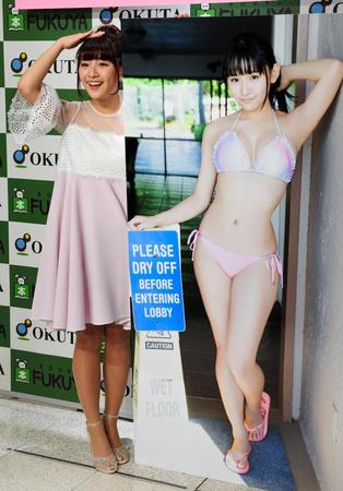 等身大の限定写真集も発売する浅川梨奈＝福家書店新宿サブナード店（撮影・三好信也）