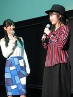 舞台あいさつでトークする上西恵（左）と門脇佳奈子＝大阪市内