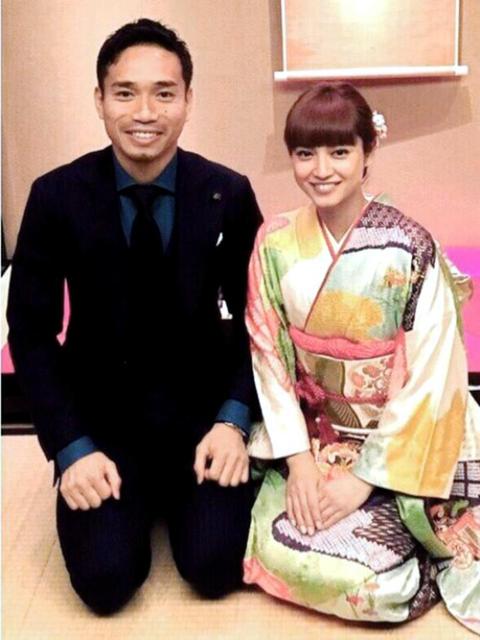 長友佑都と平愛梨が入籍報告 ツーショット写真も公開/芸能/デイリー