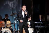 熱唱する北川裕二＝東京・代々木上原