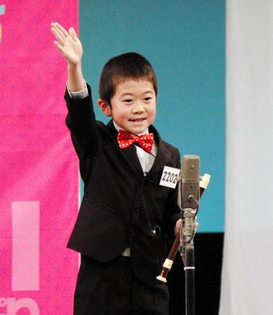 「Ｒ-１ぐらんぷり」準々決勝に出場した、９歳の芸人しょうせい＝大阪・なんばグランド花月
