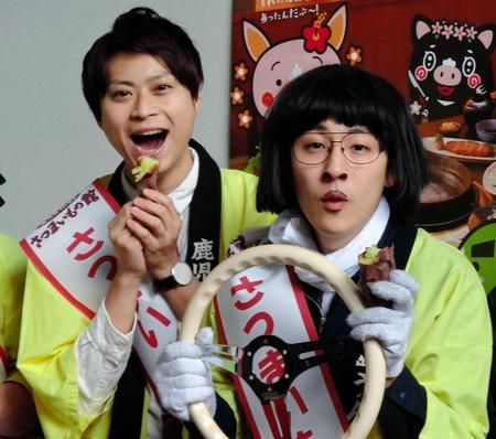 会見に出席したヘンダーソンの（左から）子安裕樹、中村スウィート＝大阪市内