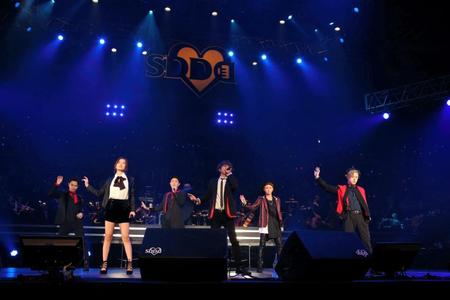 「ＬＩＶＥ　ＳＤＤ　２０１７」で初の６人でのライブパフォーマンスを披露したＡＡＡ＝大阪城ホール