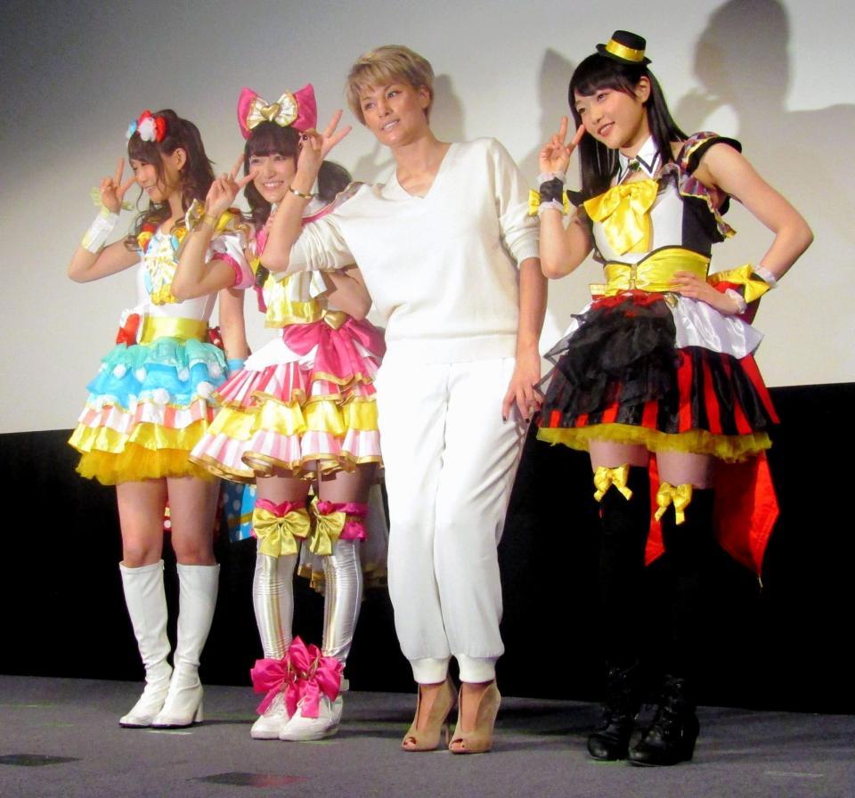 一夜限りの４人チーム「そらみあんスマイル」を結成した（右から）芹澤優、梅宮アンナ、茜屋日海夏、久保田未夢