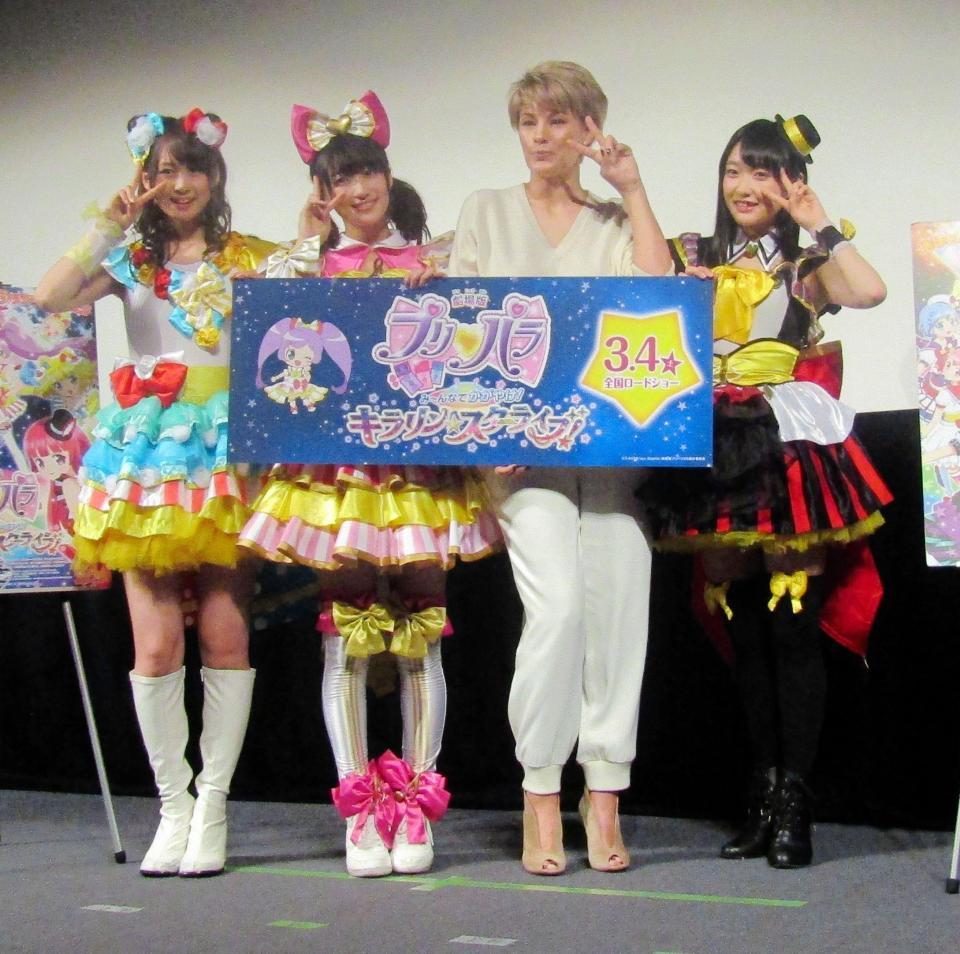 一夜限りの４人チーム「そらみあんスマイル」を結成した（右から）芹澤優、梅宮アンナ、茜屋日海夏、久保田未夢