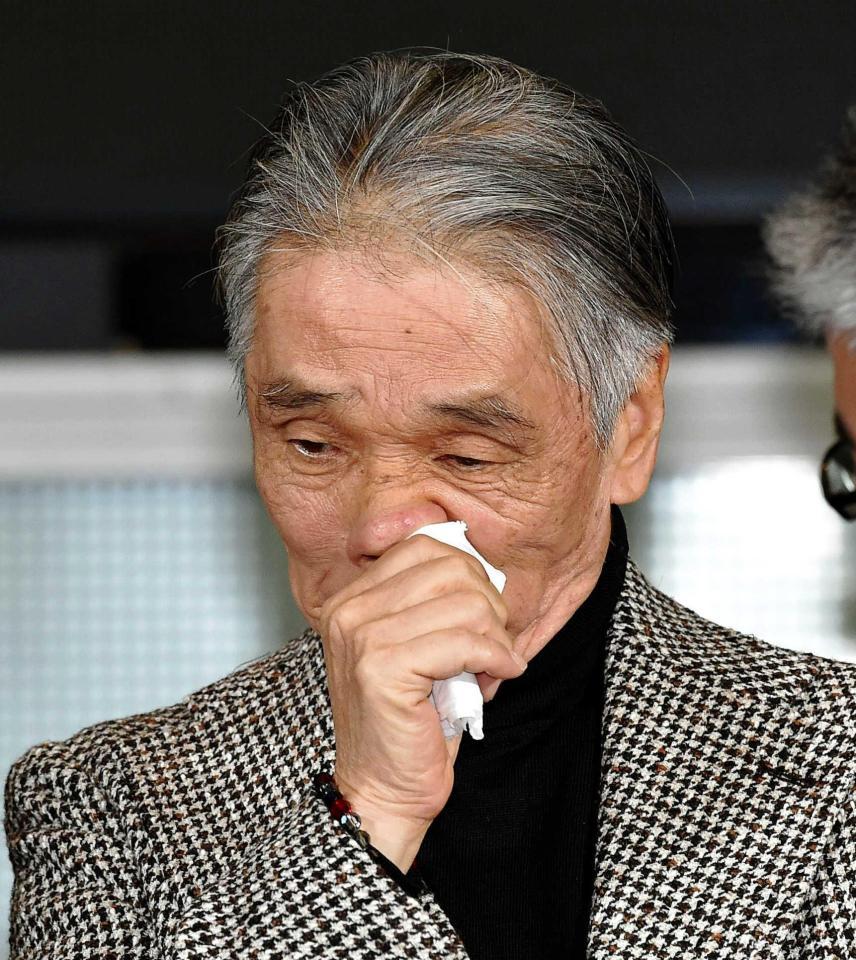 　会見で涙ぐむ堺正章＝東京・フジテレビ（撮影・出月俊成）